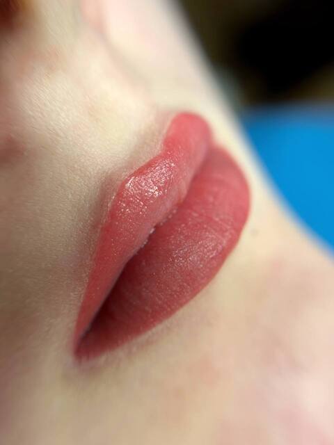 Permanentais grims lūpām akvareļtehnikā