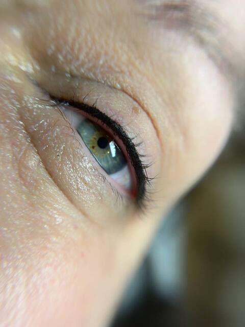 Permanentais grims acīm starpskropstu līnijas tehnikā