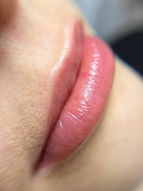 Permanentais grims lūpām akvareļtehnikā