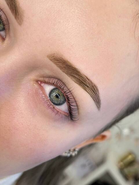 Ламинирование бровей и ресниц