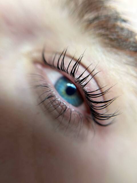 Ламинирование бровей и ресниц